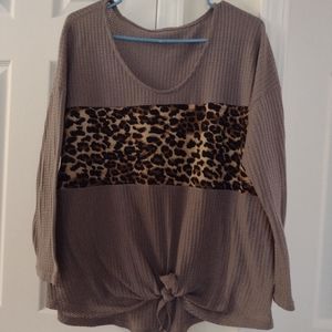 Cheetah Print Long-sleeved Shirt / Light Sweater